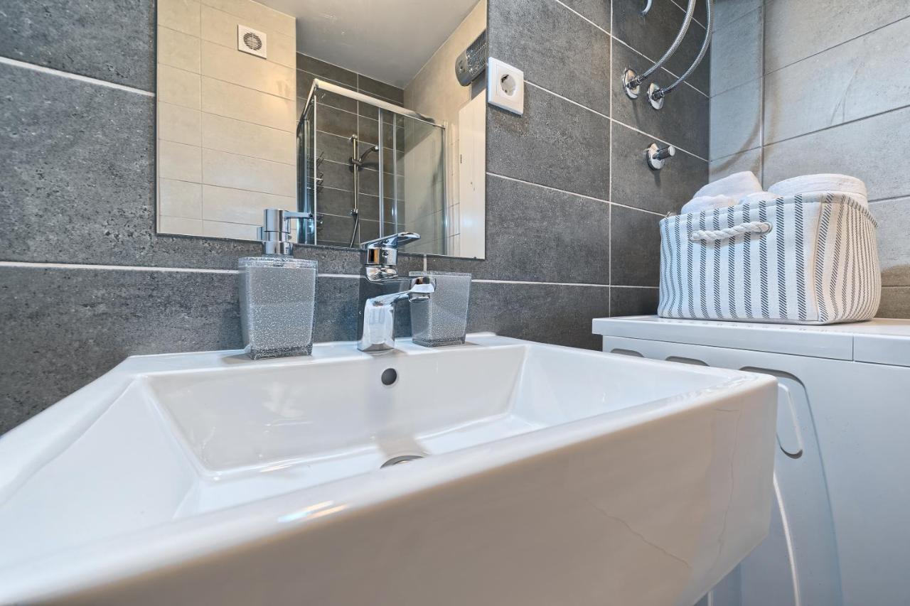 Modern Apartments With Sea View 150 Meters To Beach Kastela Bagian luar foto