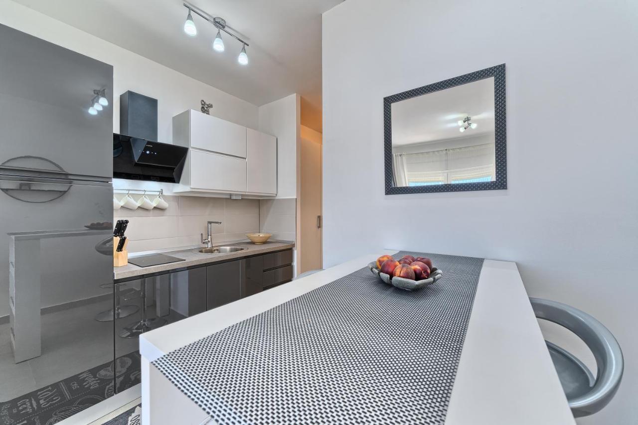 Modern Apartments With Sea View 150 Meters To Beach Kastela Bagian luar foto