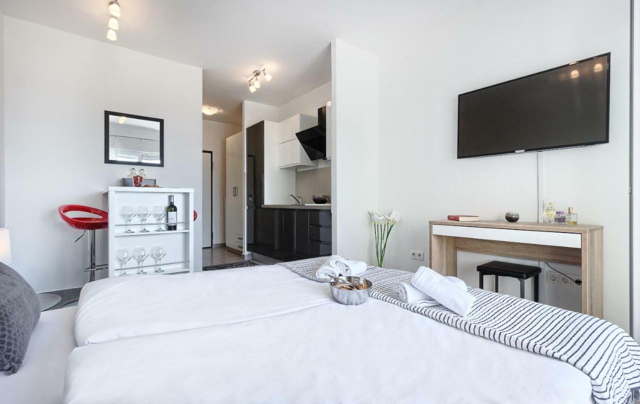 Modern Apartments With Sea View 150 Meters To Beach Kastela Bagian luar foto