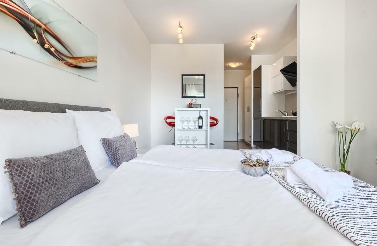 Modern Apartments With Sea View 150 Meters To Beach Kastela Bagian luar foto