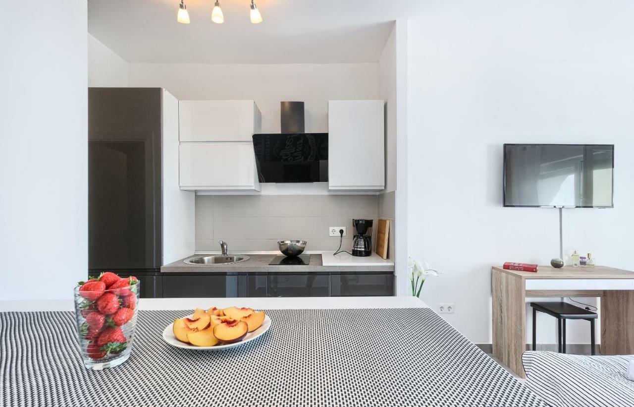 Modern Apartments With Sea View 150 Meters To Beach Kastela Bagian luar foto
