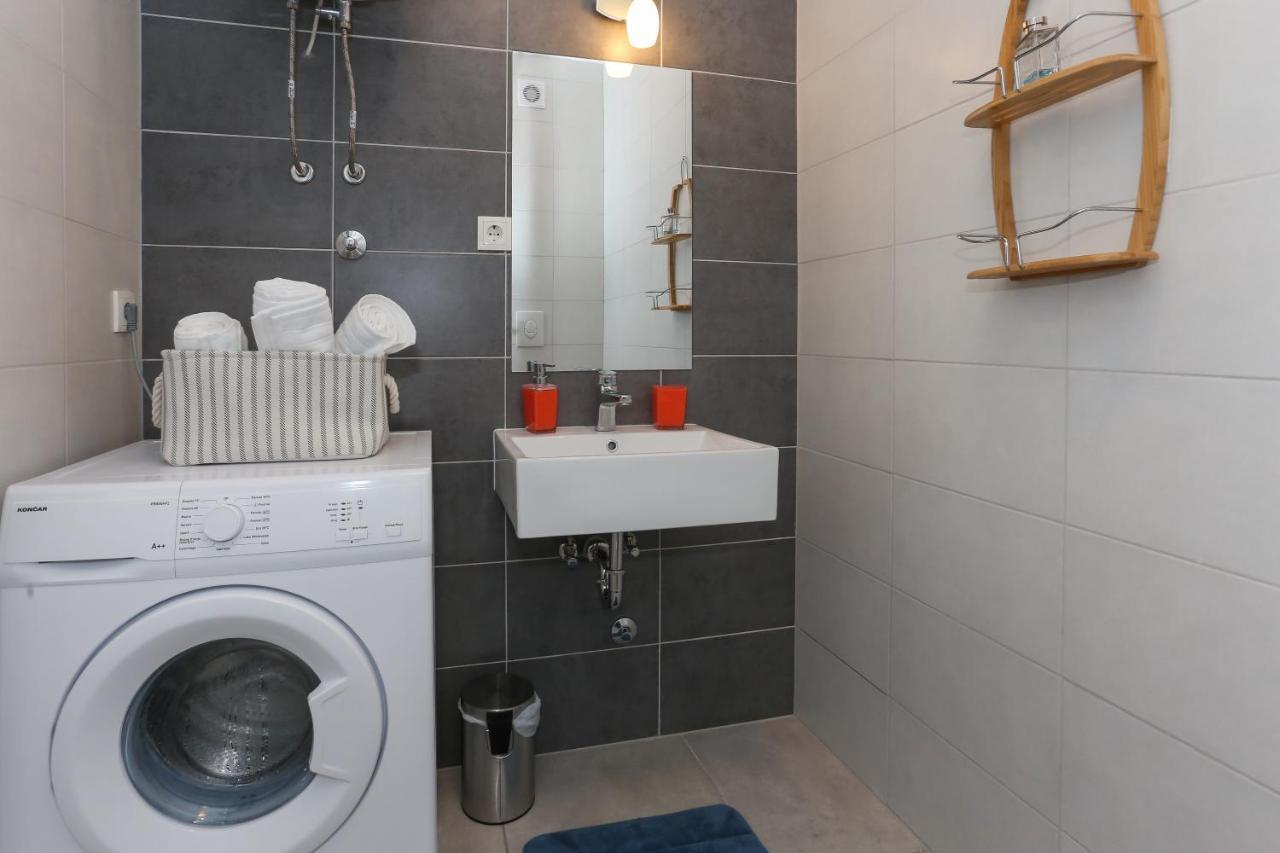 Modern Apartments With Sea View 150 Meters To Beach Kastela Bagian luar foto