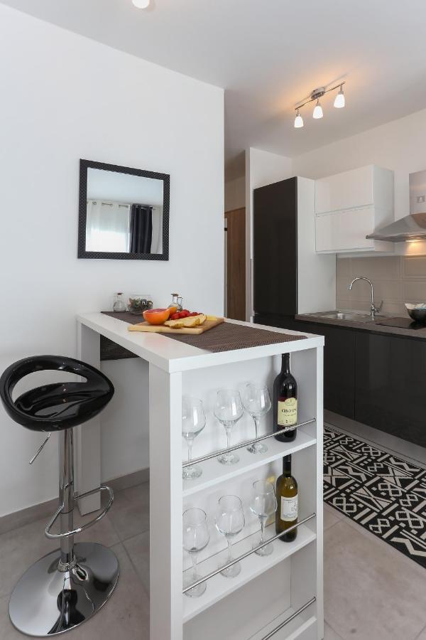 Modern Apartments With Sea View 150 Meters To Beach Kastela Bagian luar foto